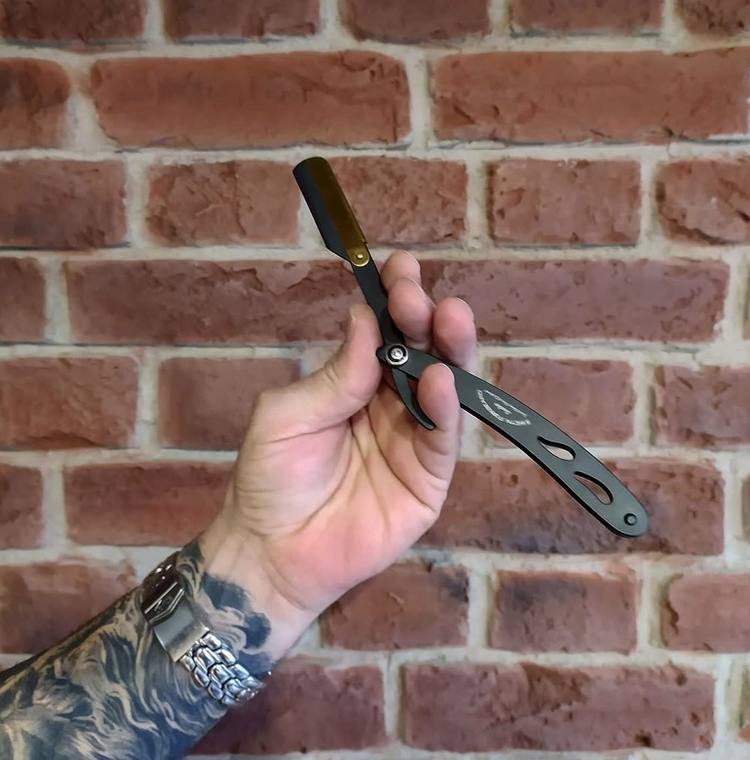 Navaja clásica de barbero, Zurita Barbería