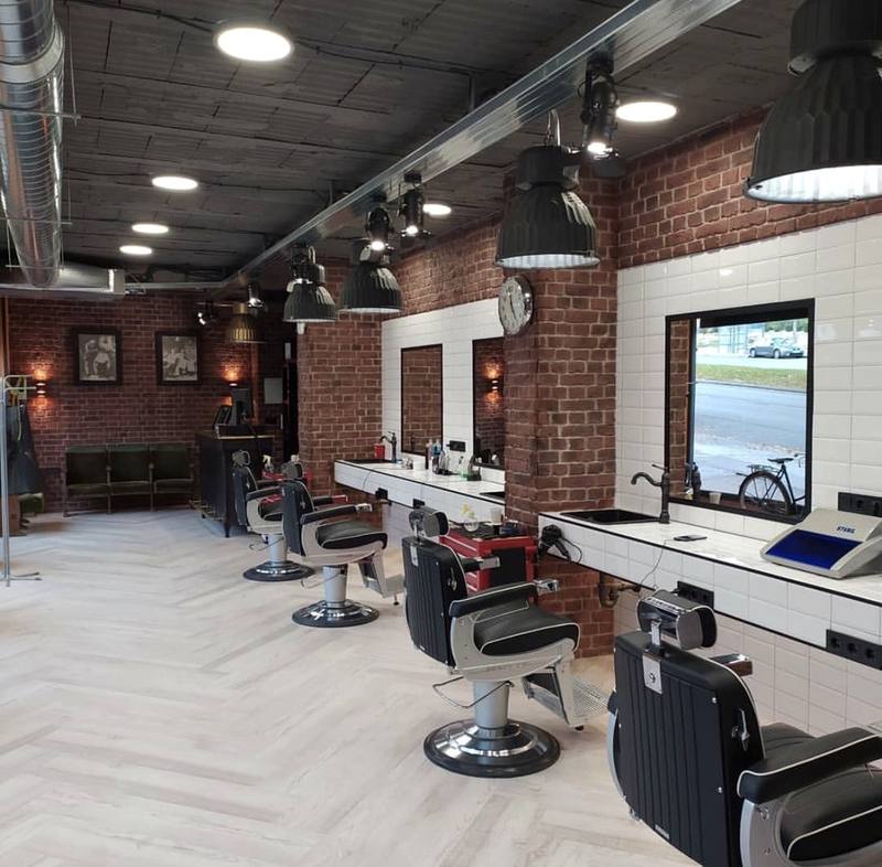Sala principal de Zurita Barbería en Vallecas